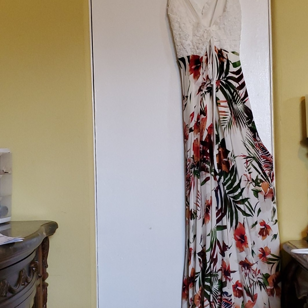 Dress - Picture 3 of 3